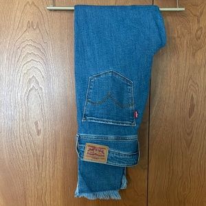 Levi’s 721 High Rise Skinny Jeans